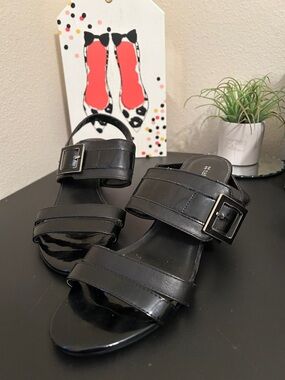 Naturalizer Black Double Strap Buckle Sandals